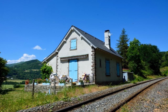 Cantal - Vic sur Cère - passage à niveau