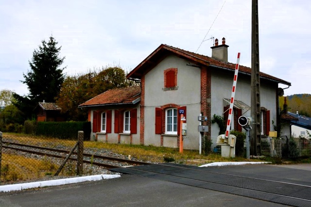 Cantal - Yolet - passage à niveau