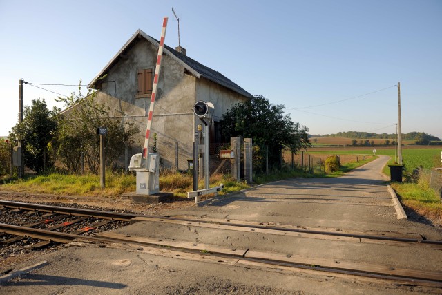 Cher - Crézançay sur Cher - passage à niveau