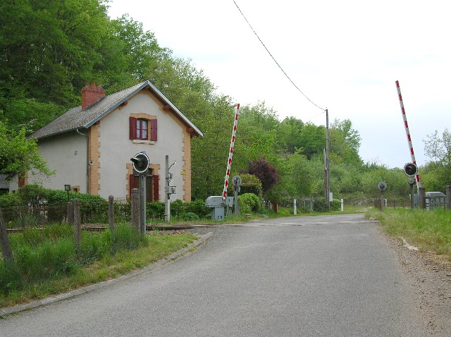 Cher - Venesmes - passage à niveau