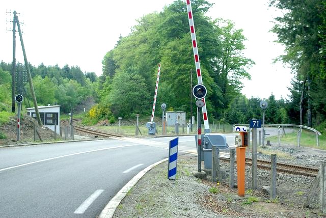 Corrèze - Aix - passage à niveau