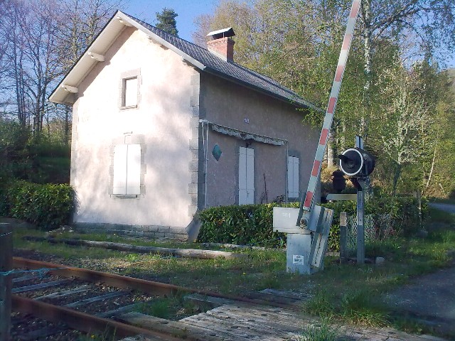 Corrèze - Eygurande - passage à niveau