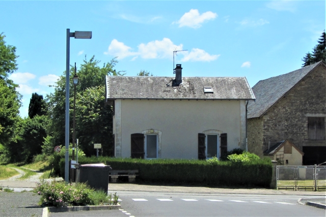 Corrèze - Le Lonzac - passage à niveau