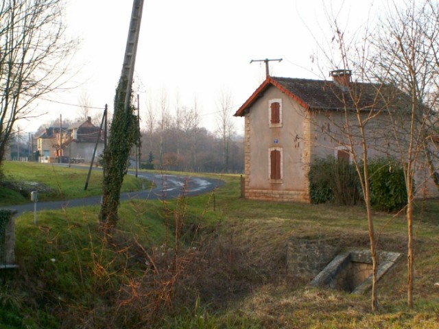 Corrèze - Ayen - passage à niveau