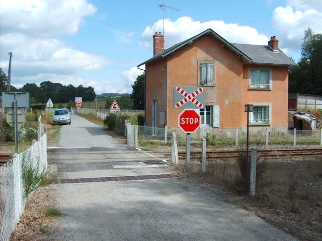 Corrèze - Monestier Merlines - passage à niveau