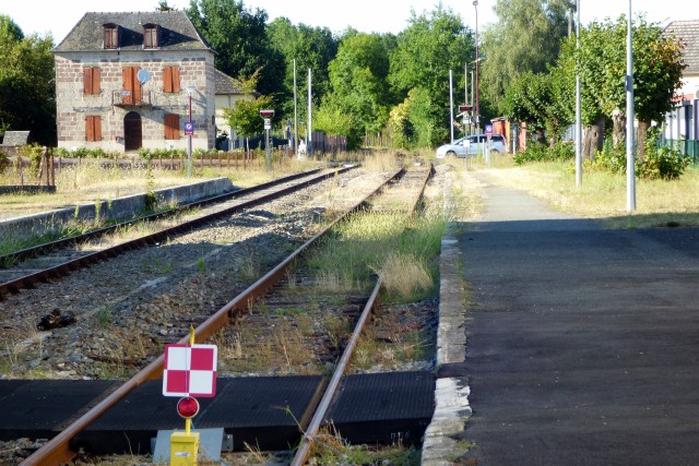 Corrèze - Objat - passage à niveau