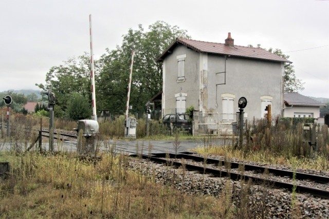 Corrèze - Saint Pantaléon de Larche - passage à niveau