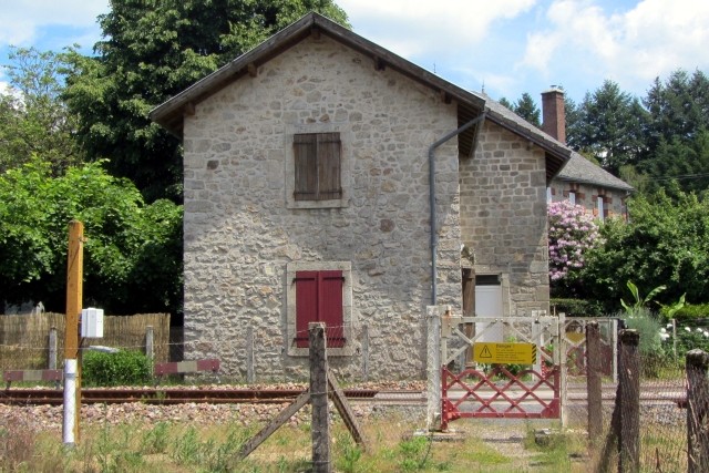 Corrèze - Saint Priest de Gimel - passage à niveau