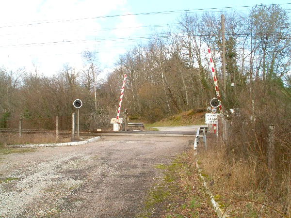 Corrèze - Salon la Tour - passage à niveau