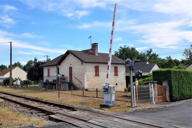 Corrèze - Varetz - passage à niveau