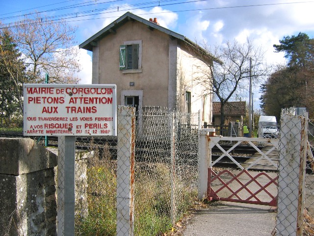 Côte d'Or - Corgoloin - passage à niveau