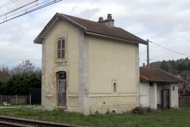 Côte d'Or - Fain lès Montbard - passage à niveau