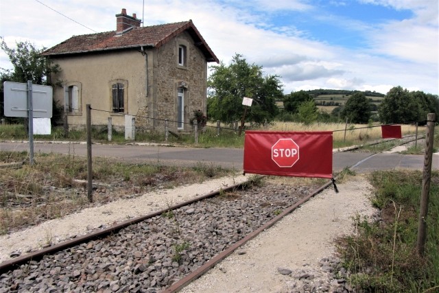 Côte d'Or - Manlay - passage à niveau