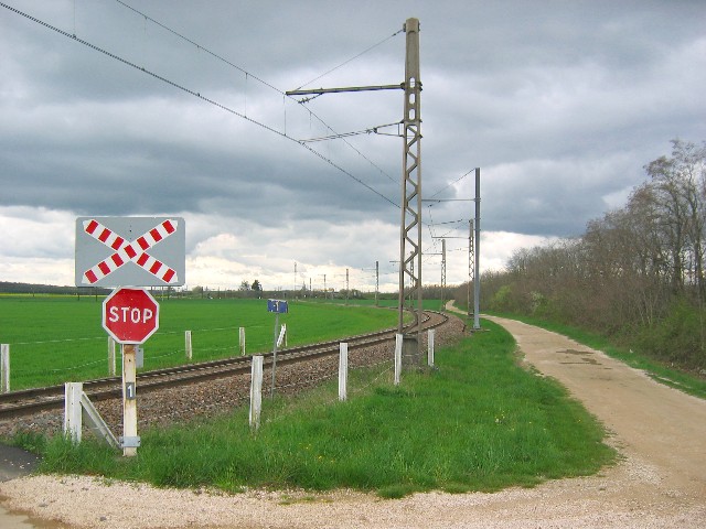 Côte d'Or - Perrigny lès Dijon - passage à niveau