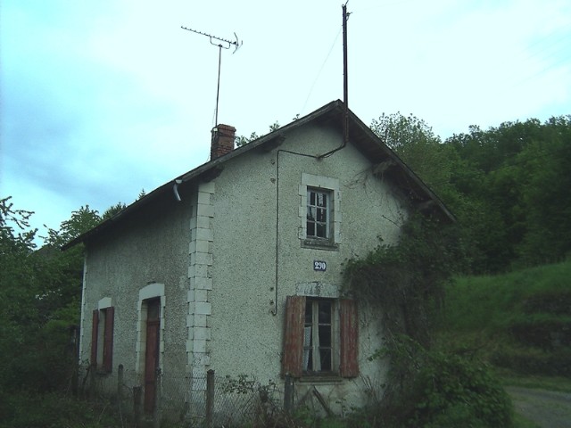 Creuse - Saint Sylvain Bas le Roc - passage à niveau