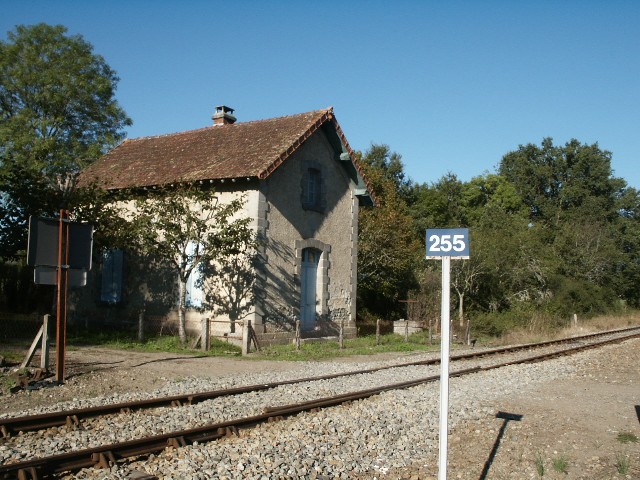 Creuse - Moutier d'Ahun - passage à niveau