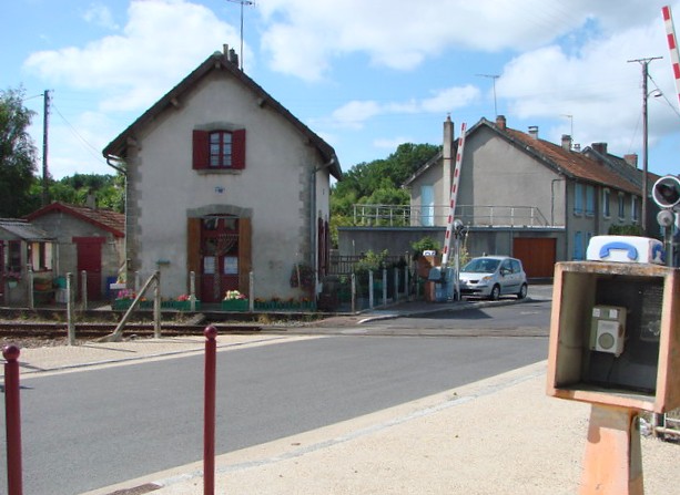 Creuse - Marsac - passage à niveau