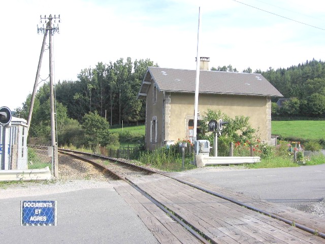 Creuse - Moutier Rozeille - passage à niveau