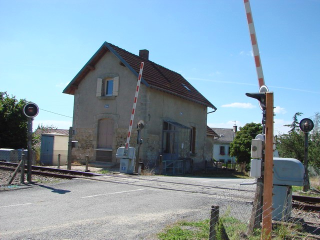 Creuse - Saint Dizier la Tour - passage à niveau