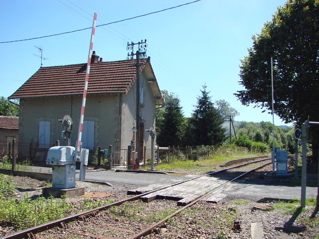 Creuse - Saint Pardoux les Cards - passage à niveau