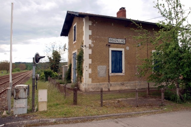 Dordogne - Douzillac - passage à niveau