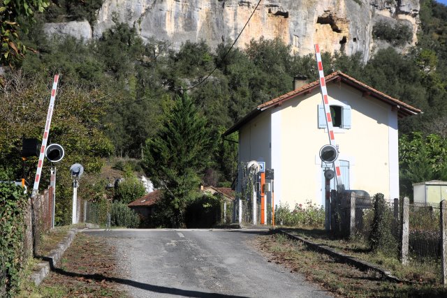 Dordogne - Les Eyzies de Tayac Sireuil - passage à niveau