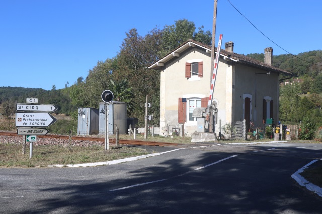 Dordogne - Les Eyzies de Tayac Sireuil - passage à niveau