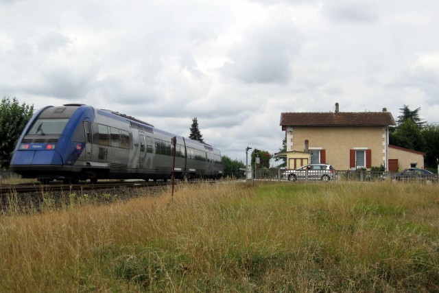 Dordogne - Montpon Ménestérol - passage à niveau