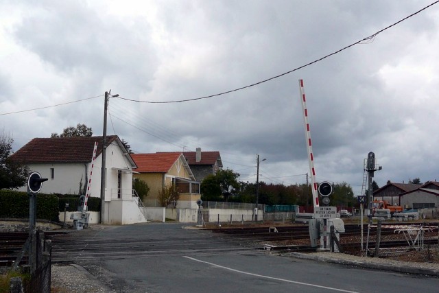 Dordogne - Mussidan - passage à niveau