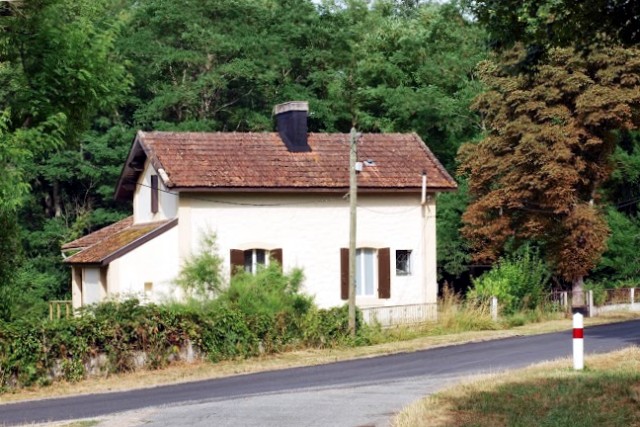 Dordogne - Plaisance - passage à niveau