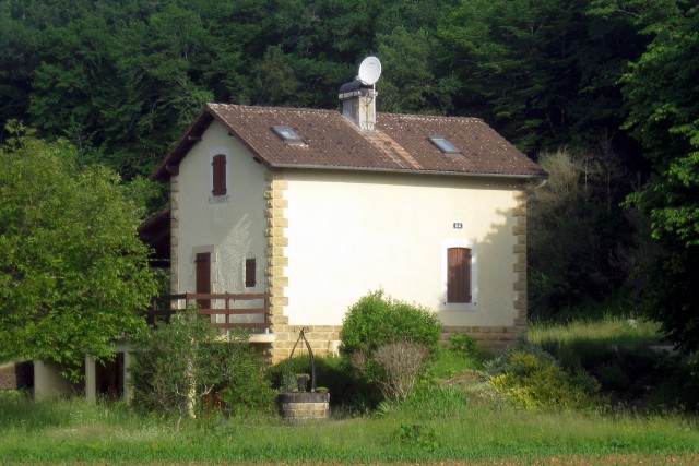 Dordogne - Saint Amand de Coly - passage à niveau