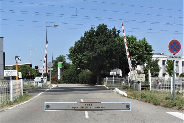 Drôme - Alixan - passage à niveau