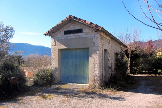 abri de quai de Buis les Baronnies