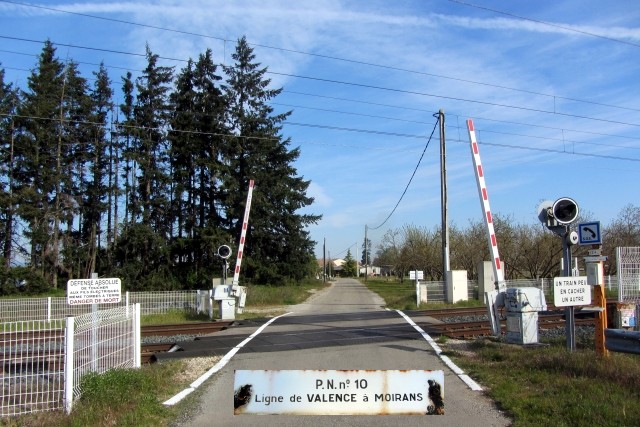 Drôme - Châteauneuf sur Isère - passage à niveau