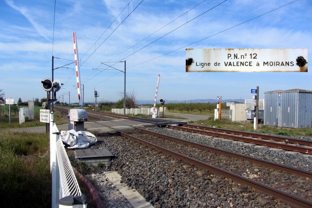 Drôme - Châteauneuf sur Isère - passage à niveau