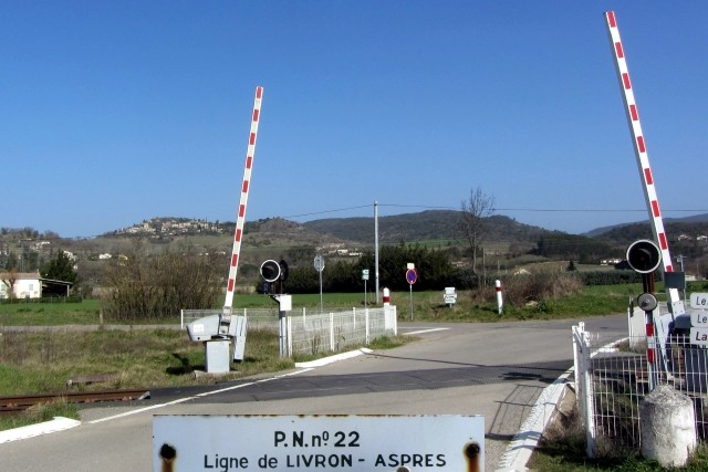 Drôme - Piégros la Clastre - passage à niveau