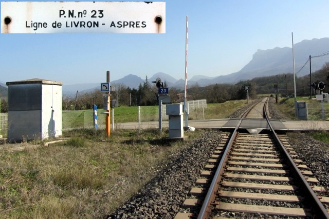 Drôme - Piégros la Clastre - passage à niveau