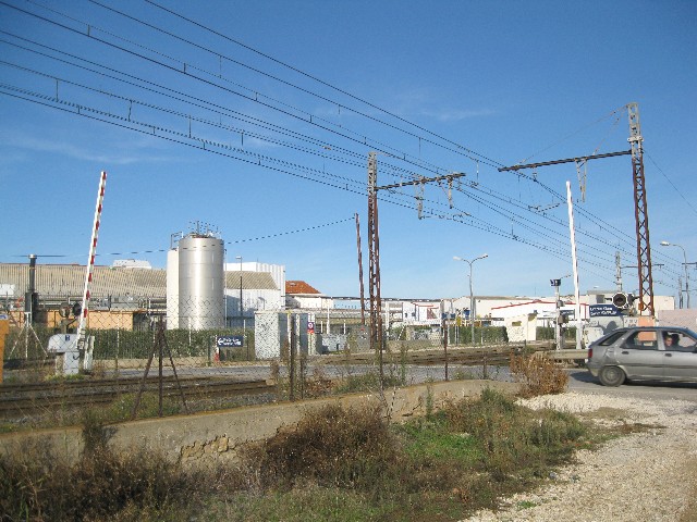 Gard - Aigues Vives - passage à niveau