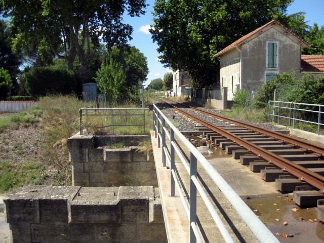 Gard - Aimargues - passage à niveau