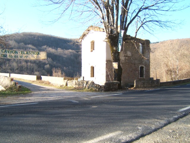 Gard - Alzon - passage à niveau