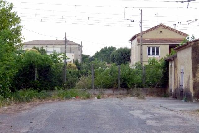 Gard - Bagnols sur Cèze - passage à niveau