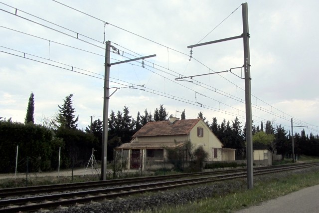 Gard - Bezouce - passage à niveau