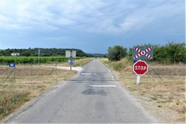Gard - Castillon du Gard - passage à niveau