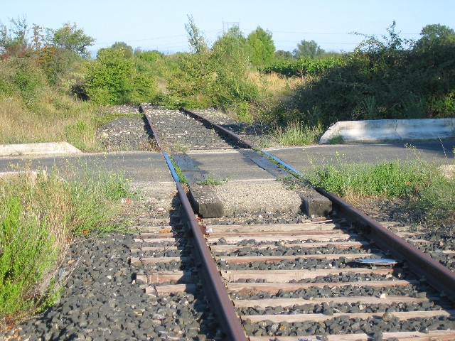 Gard - Collias - passage à niveau