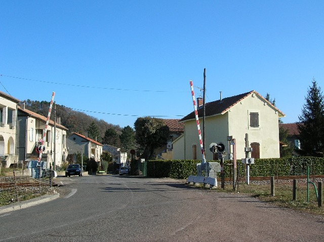 Gard - Molières sur Cèze - passage à niveau