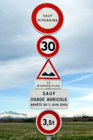 Gard - Garrigues Sainte Eulalie - passage à niveau