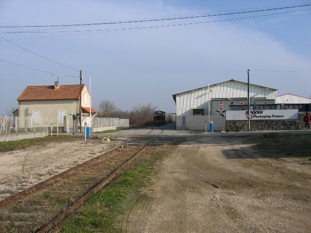 Gard - Laudun l'Ardoise - passage à niveau