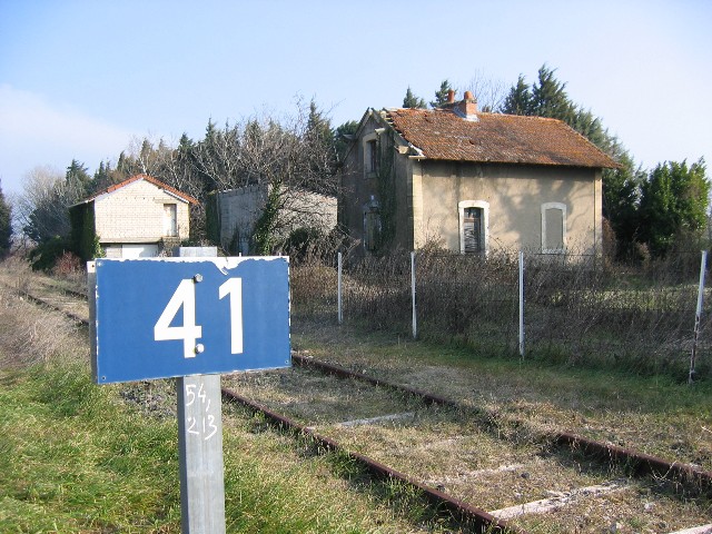 Gard - Laudun l'Ardoise - passage à niveau