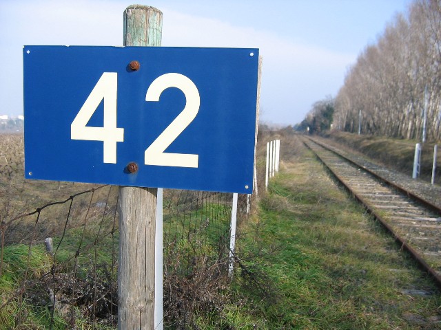 Gard - Laudun l'Ardoise - passage à niveau