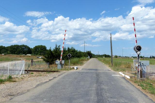 Gard - Le Cailar - passage à niveau